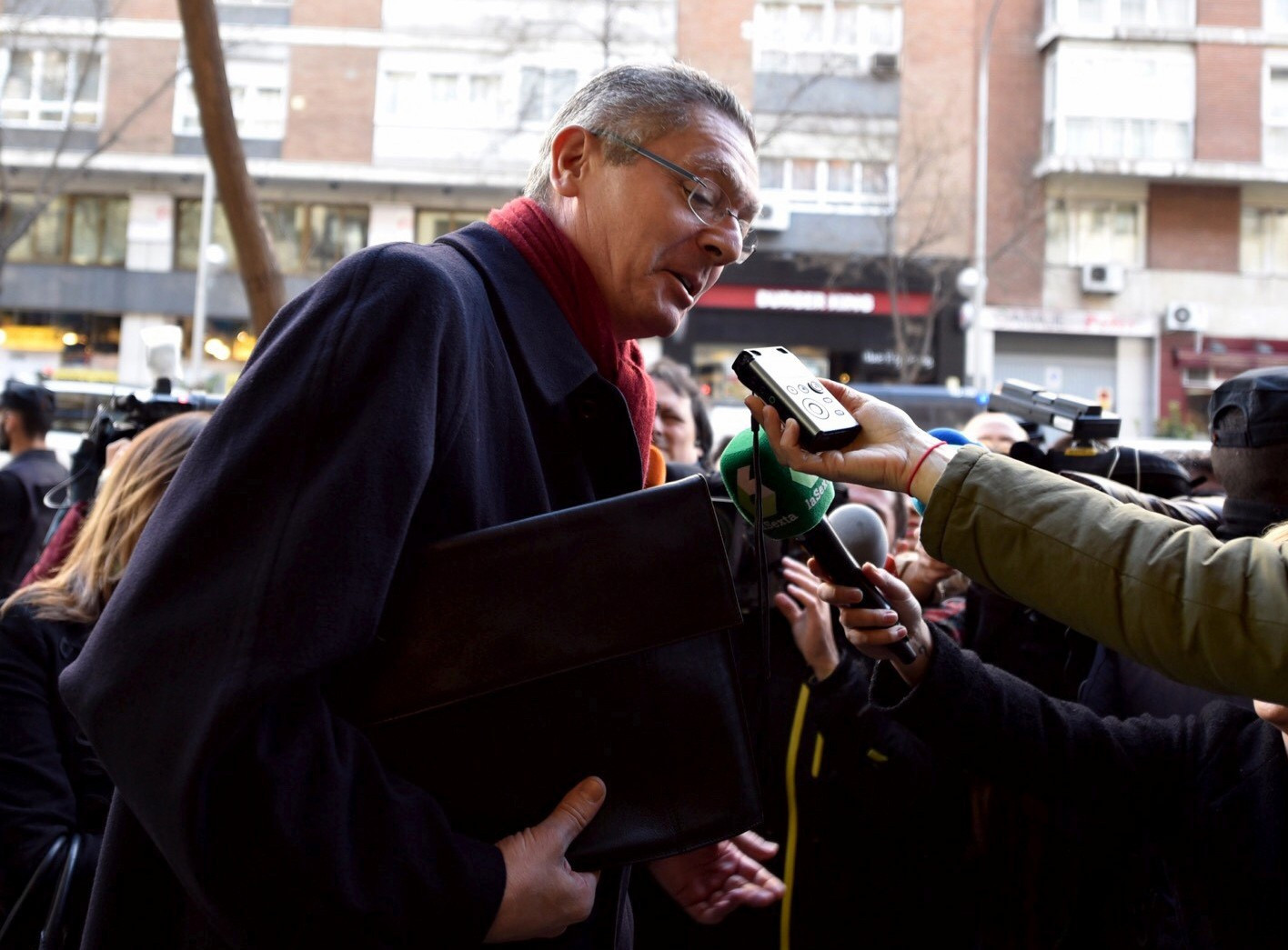 El exministro de Justicia Alberto Ruiz Gallardón atiende a los medios