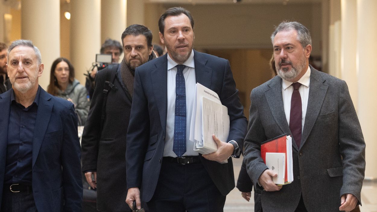 El ministro de Transportes, Óscar Puente, a su llegada al Senado este jueves. EP