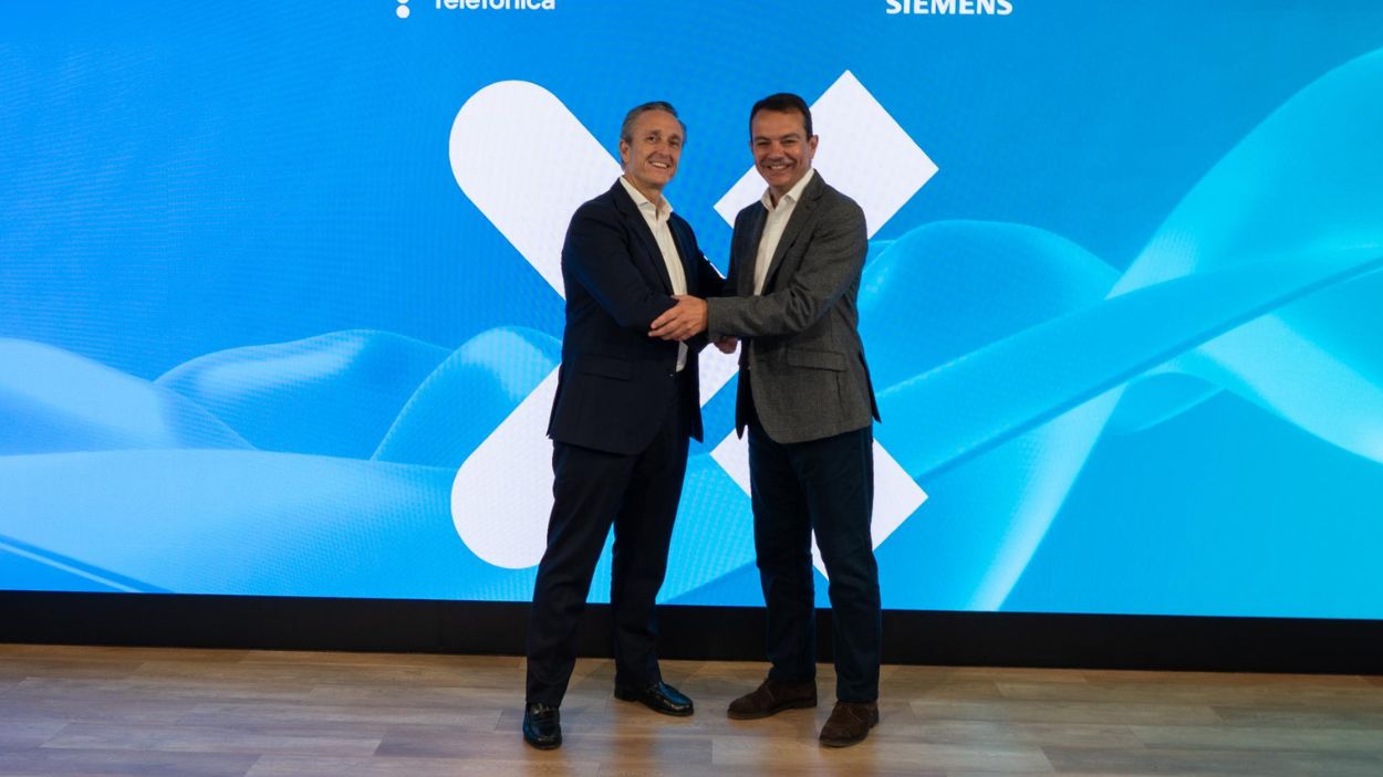  Eduardo Ariste, director de Empresas de Telefónica España, y José Ramón Castro, director general de Siemens Digital Industries para España y Portugal.