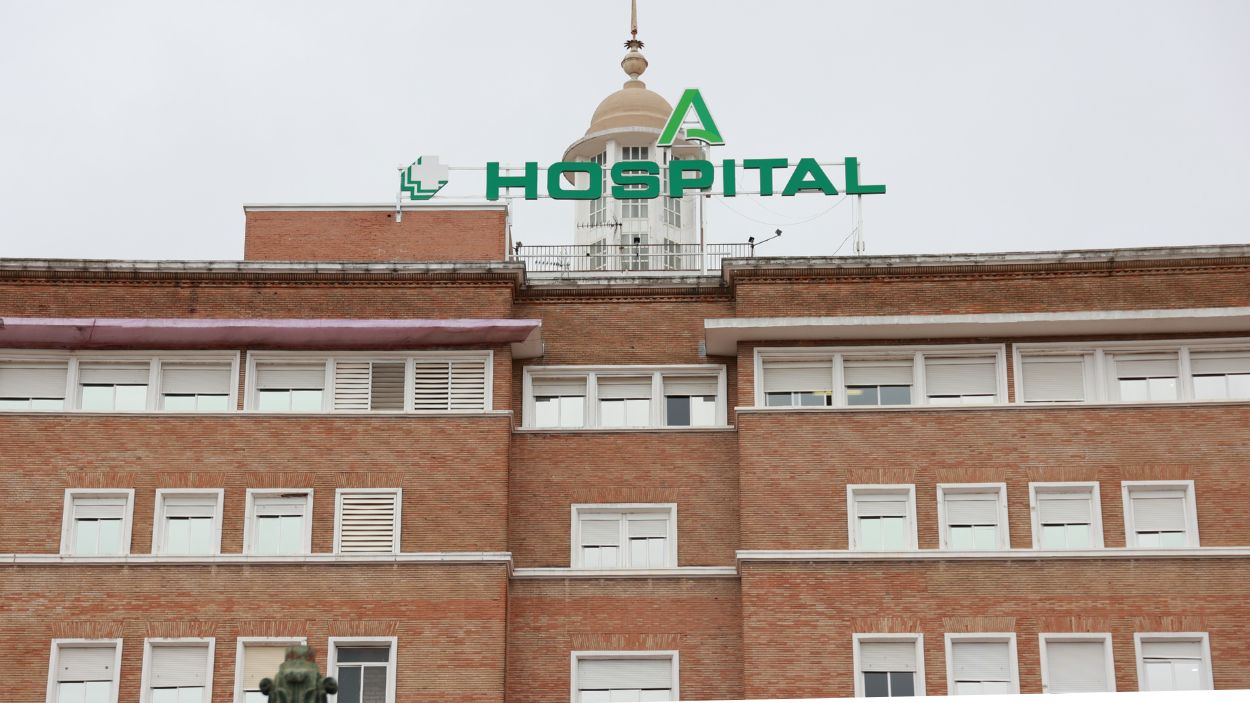 Fachada principal del Hospital Virgen del Rocío / EP