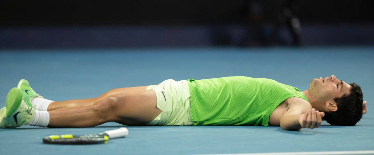 Alcaraz escala el muro de la historia en Australia y reclama el trono de Djokovic