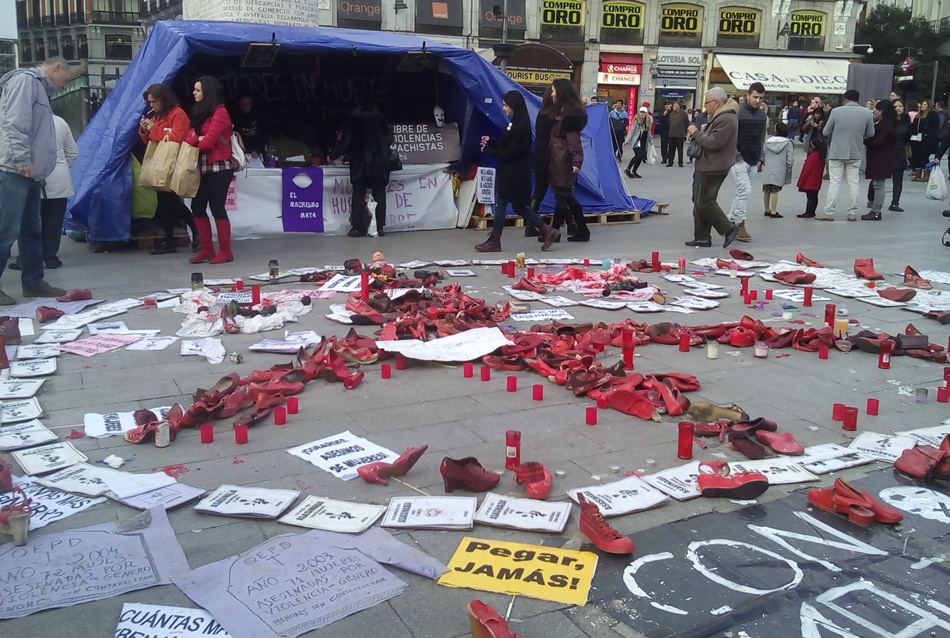 Imagen de la huelga de hambre en Sol de un grupo de mujeres que exigen un pacto de Estado contra la violencia de género