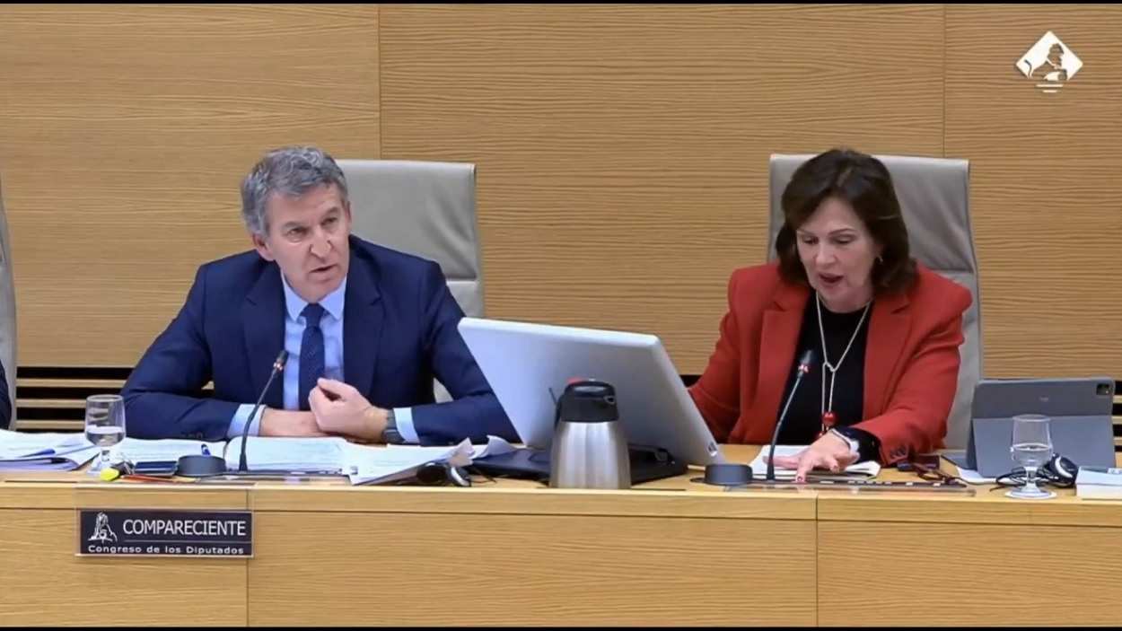 Alberto Núñez Feijóo y Carmen Martínez, durante la comisión de investigación de la DANA. Congreso.