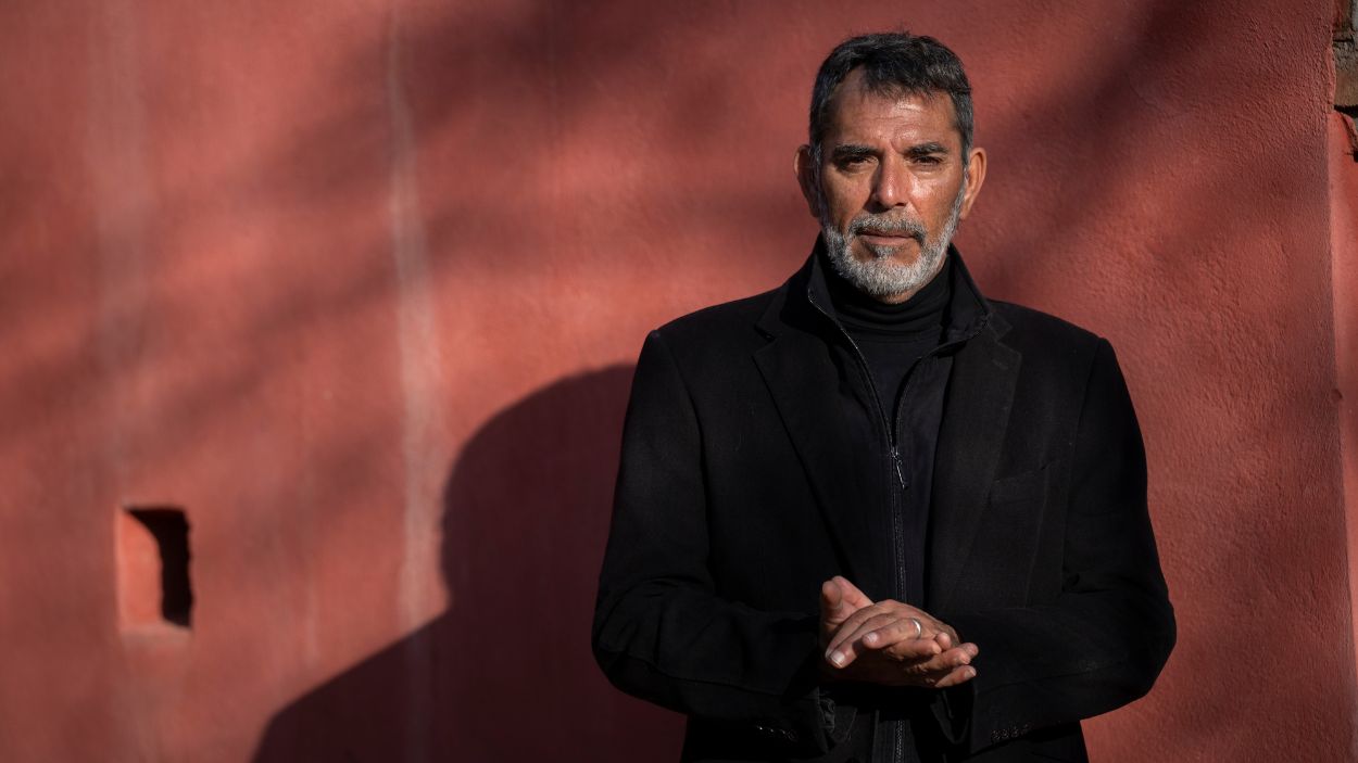 El escritor Víctor del Árbol (Foto: Llorenç Osa / Rectimepro)