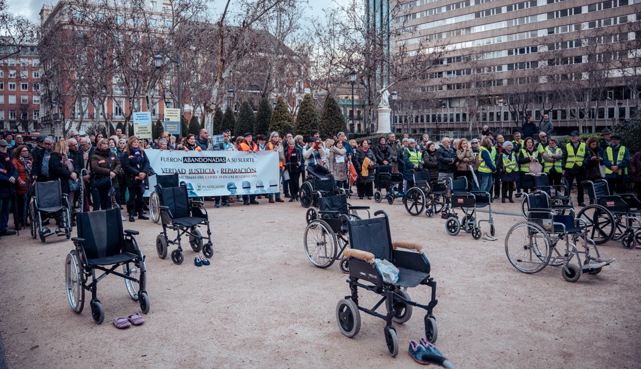 Protesta de las víctimas de residencias de Madrid
