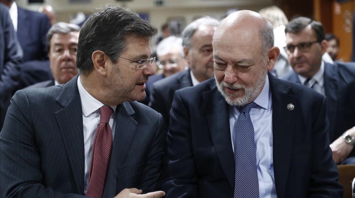 El Fiscal General José Manuel Maza, de charla con el ministro Rafael Catalá.