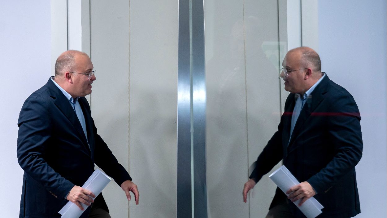 El secretario general del PP, Miguel Tellado, en una rueda de prensa desde la sede de Génova. EP.