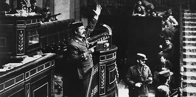 Antonio Tejero, durante el 23-F en el Congreso de los Diputados.