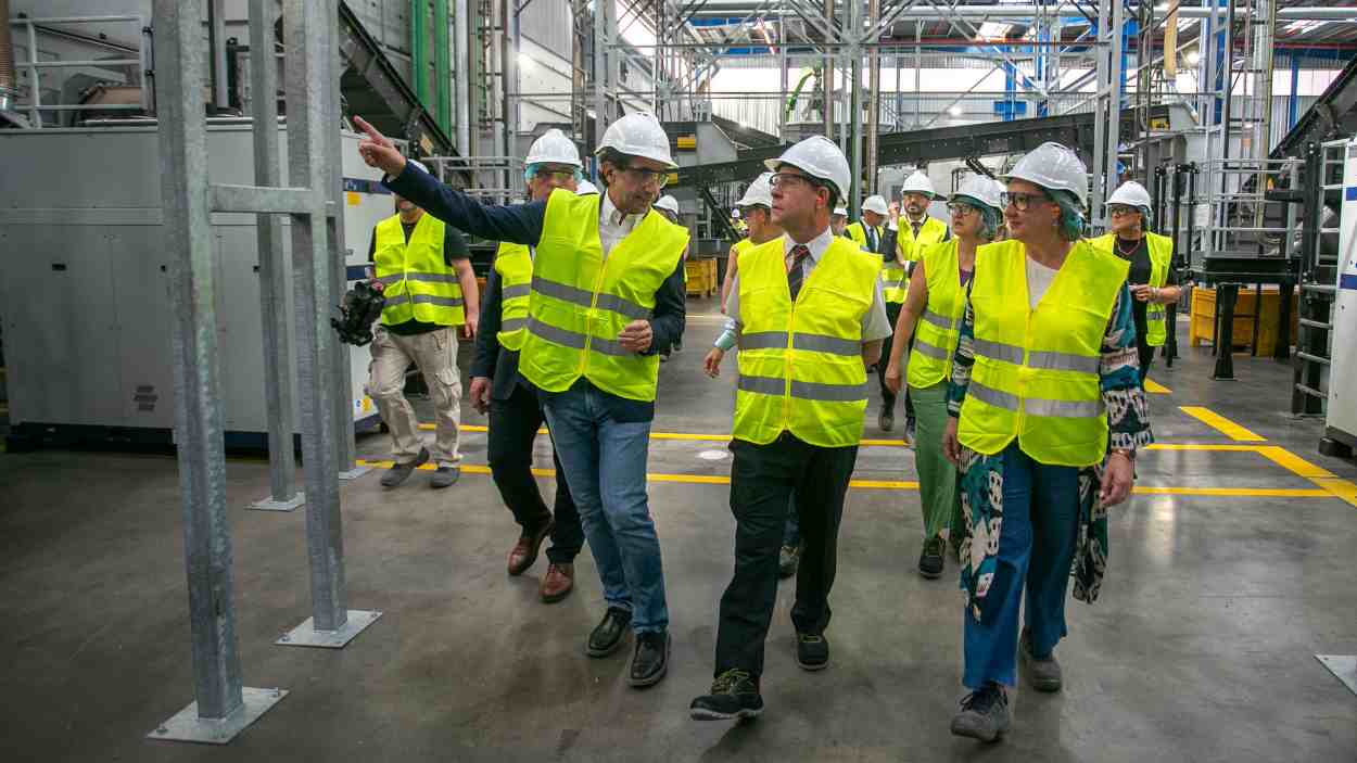 Emiliano García-Page en la inauguración de una empresa de Castilla-La Mancha. JCCM.