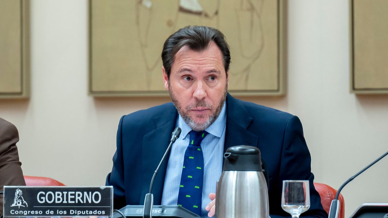 El ministro de Transporte y Movilidad Sostenible, Óscar Puente, compareciendo en la Comisión de Transportes del Congreso de los Diputados. EP.