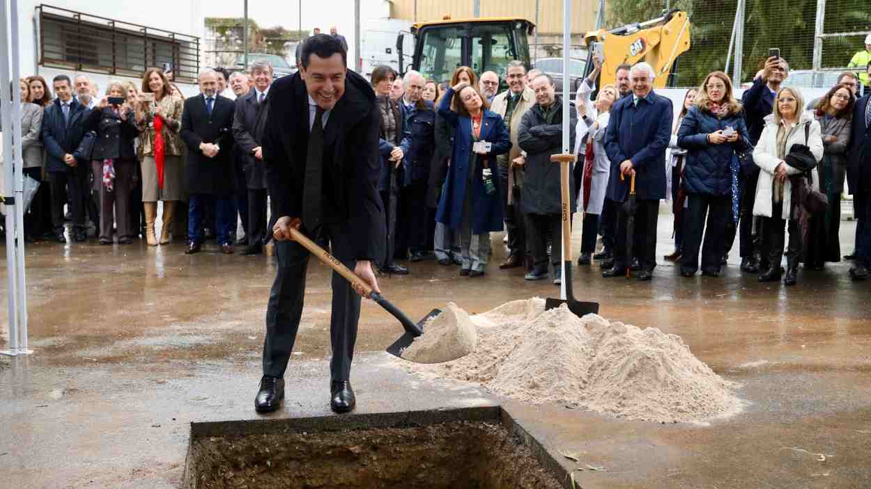 Moreno Bonilla pone la primera piedra del nuevo hospital de Málaga. EP