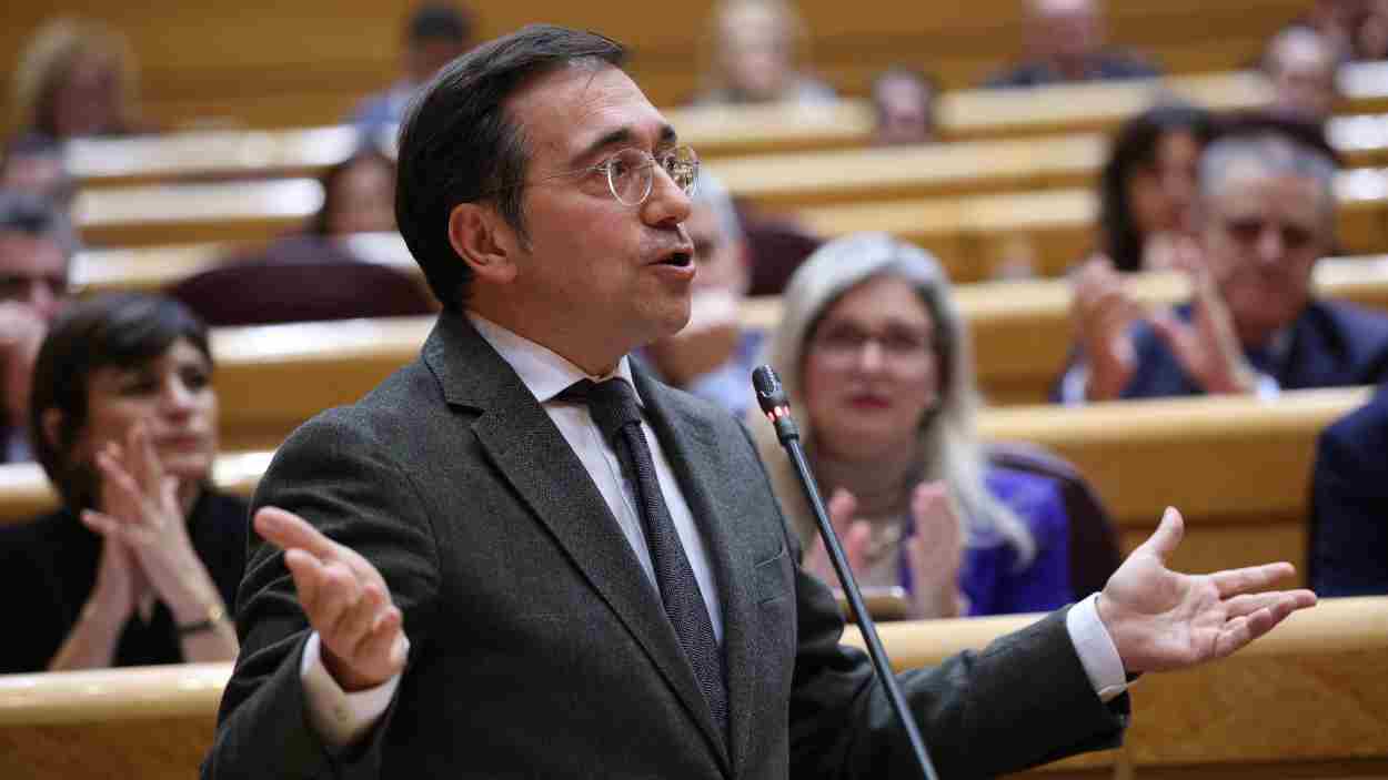 Albares señala la relación de Aznar con Epstein en el Senado. EP