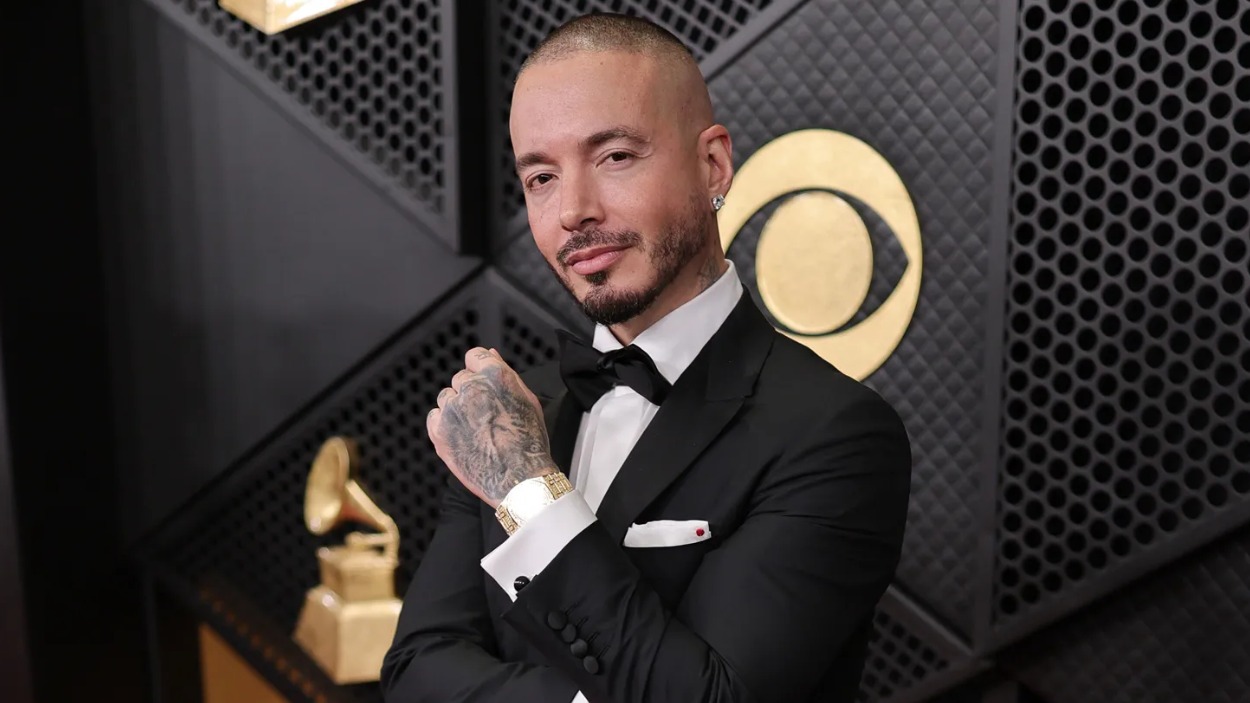 J Balvin durante los Grammy 2026 / Getty
