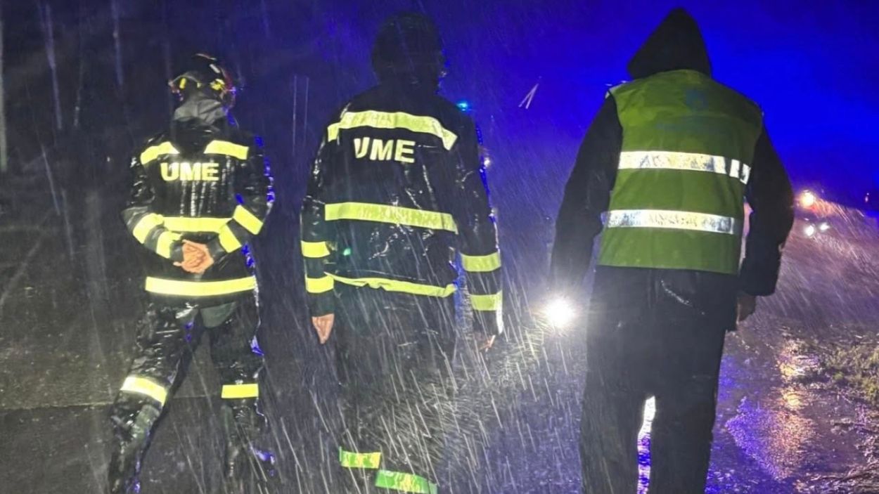 Efectivos de la UME desplegados en Algeciras (Cádiz) por la borrasca Leonardo / EP