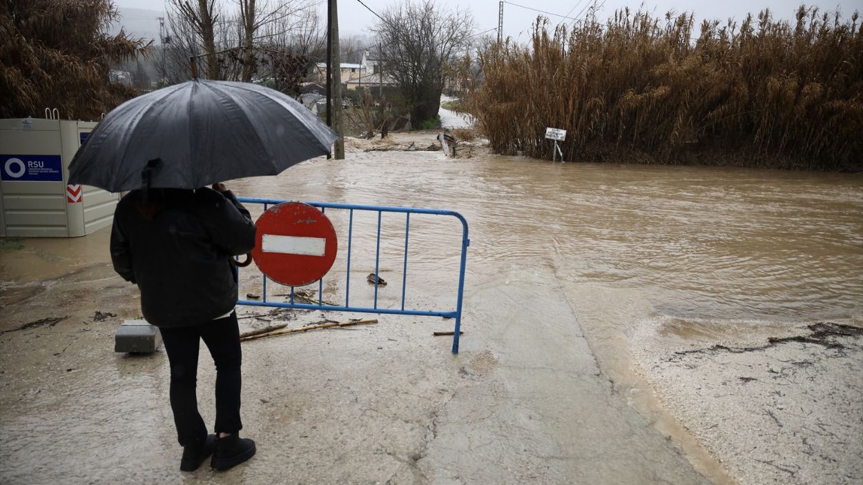 Imagen de carreteras anegadas por agua y fuertes lluvias provocadas por la borrasca leonardo / EP