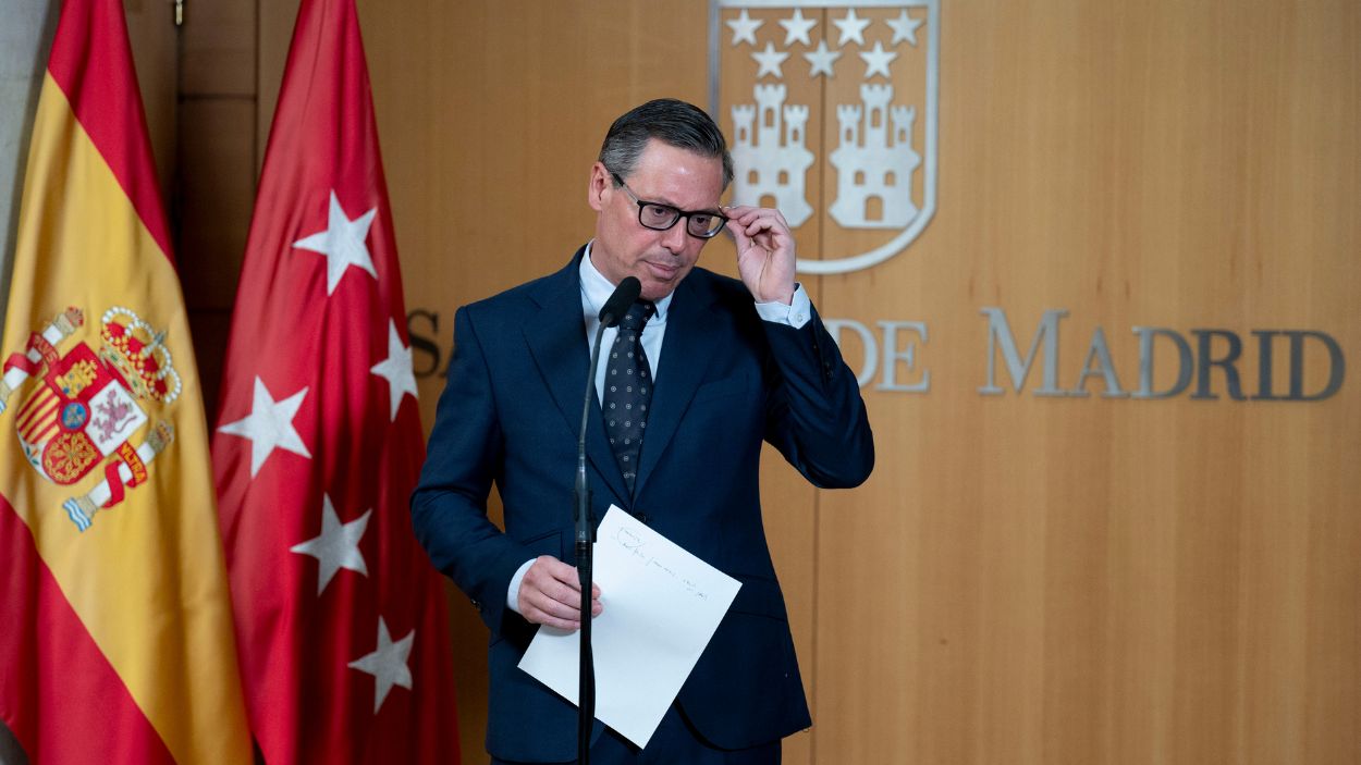 El secretario general del PP de Madrid, Alfonso Serrano, en la Asamblea. EP