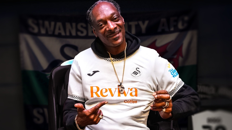 Snoop Dogg es presentado como nuevo accionista del Swansea| @Swansea