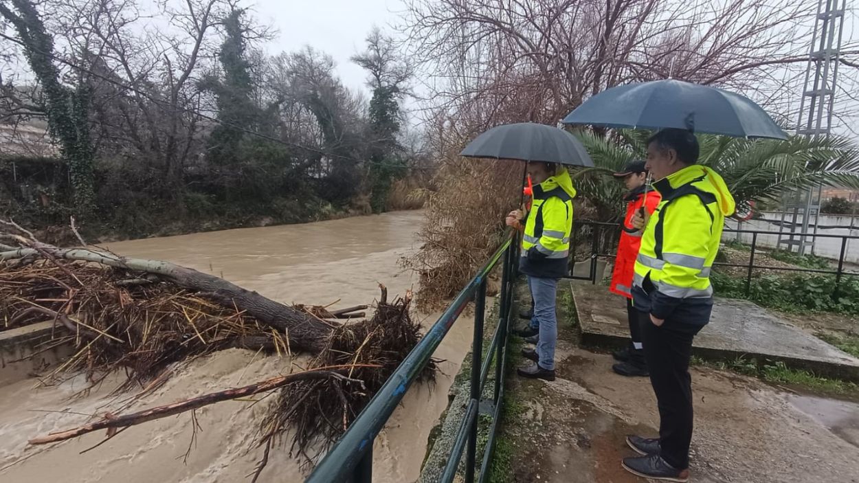 La borrasca Leonardo deja numerosas incidencias en la ciudad de Jaén y provoca el aumento de cauces