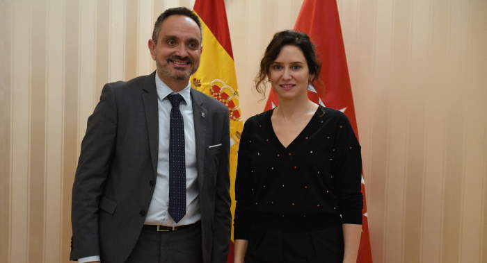 El alcalde de Móstoles, Manuel Bautista, junto a la presidenta de la Comunidad de Madrid, Isabel Díaz Ayuso. EP. 