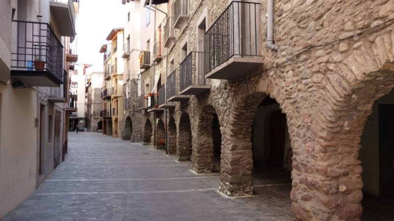 La calle Canonges, antiguo centro comercial de La Seu medieval (Foto: Ayuntamiento de la Seu d'Urgell)
