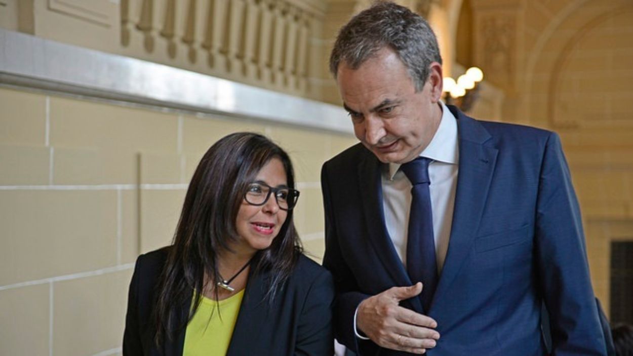 Zapatero y Delcy Rodríguez. EP.