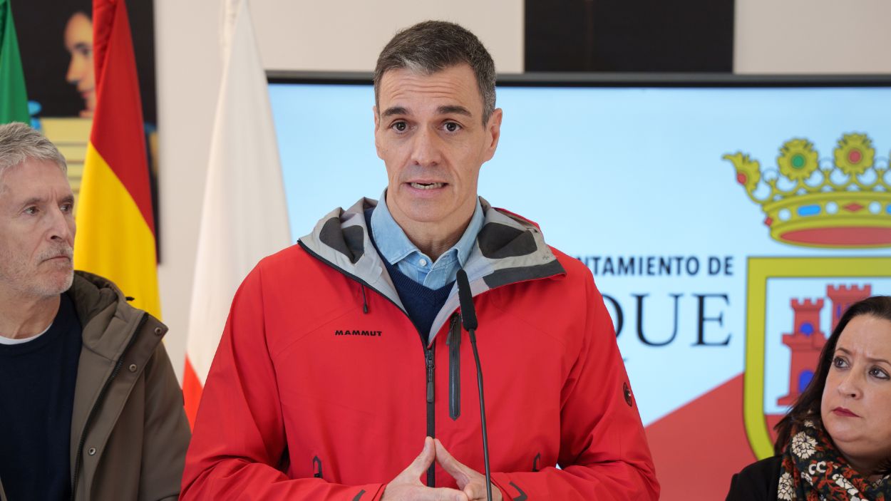 El presidente del Gobierno, Pedro Sánchez, durante su visita a San Roque tras el temporal. EP. 