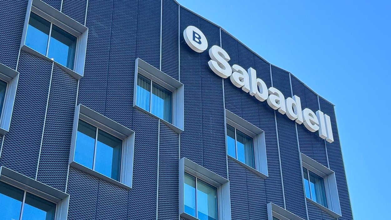 Fachada de la sede del Banco Sabadell en Sant Cugat del Vallés