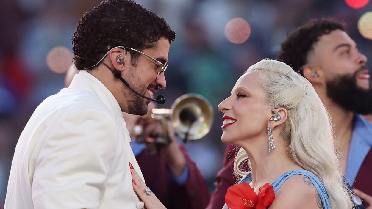 Lady Gaga y Bad Bunny durante el Super Bowl 2026