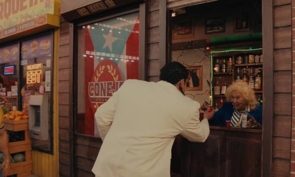 Bad Bunny con Toñita en la Super Bowl. Redes Sociales