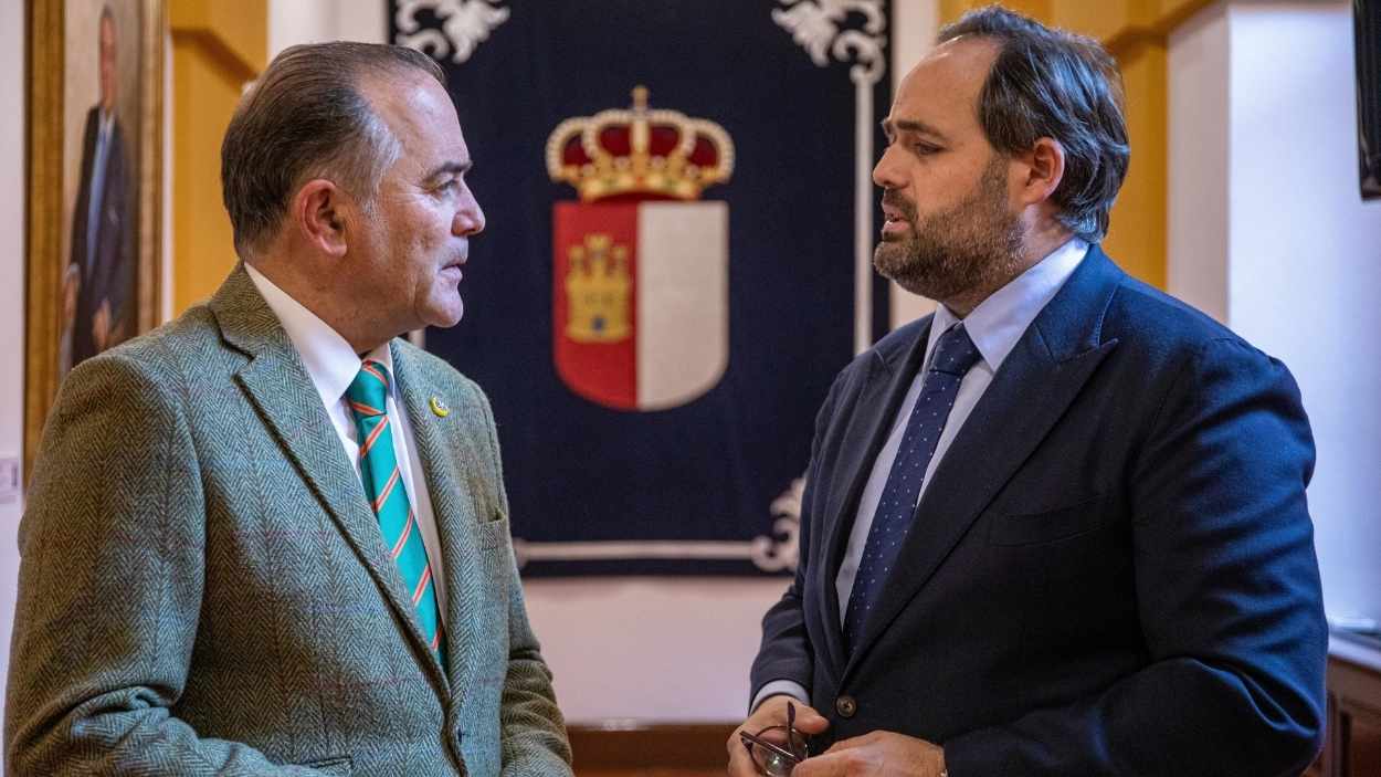 José Julián Gregorio, alcalde de Talavera de la Reina, y Paco Núñez, presidente del PP de Castilla-La Mancha. Archivo EP.