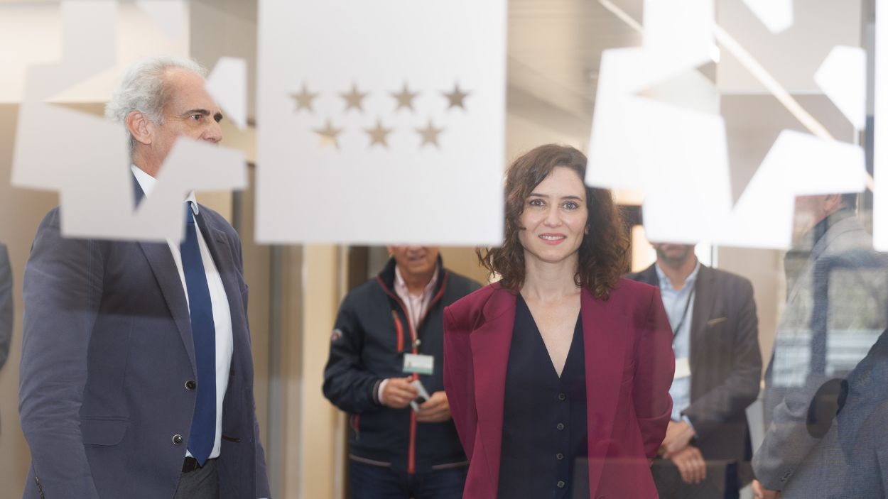 El consejero de Sanidad, Enrique Ruiz Escudero y la presidenta de la Comunidad de Madrid, Isabel Díaz Ayuso, en la inauguración del Hospital de Navalcarnero en 2023. EP.