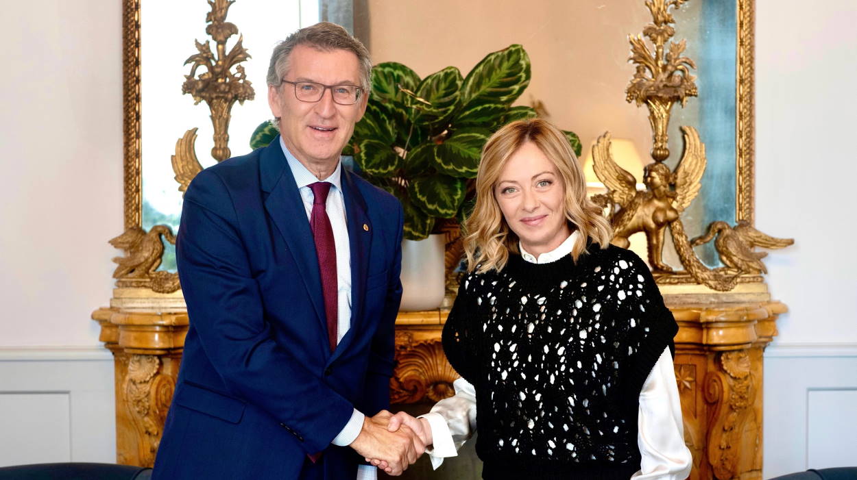 La primera ministra de Italia, Giorgia Meloni, y el presidente del PP, Alberto Núñez Feijóo, en una reunión celebrada en 2024. EP.