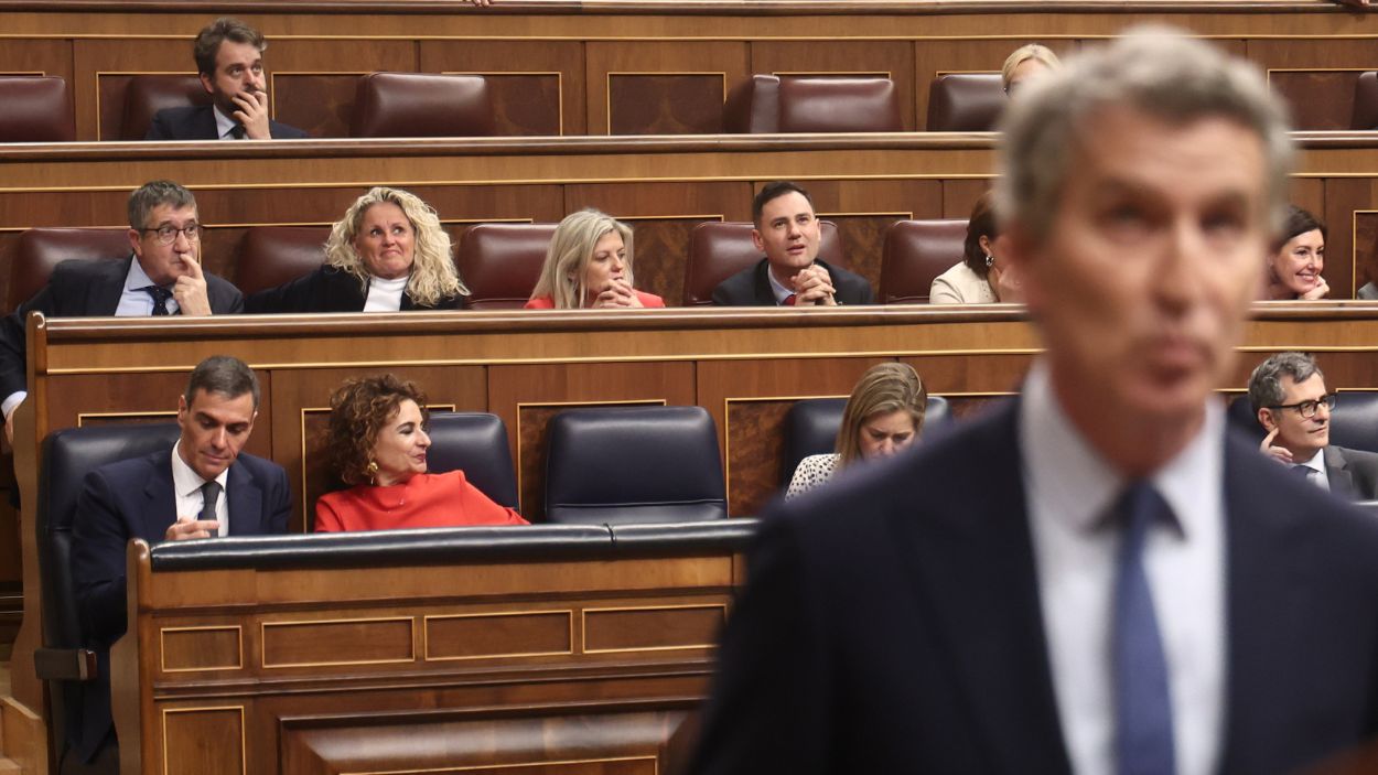 Sánchez, al ataque contra la "oposición falsaria" y los bulos de Feijóo y Abascal sobre Adamuz. EP