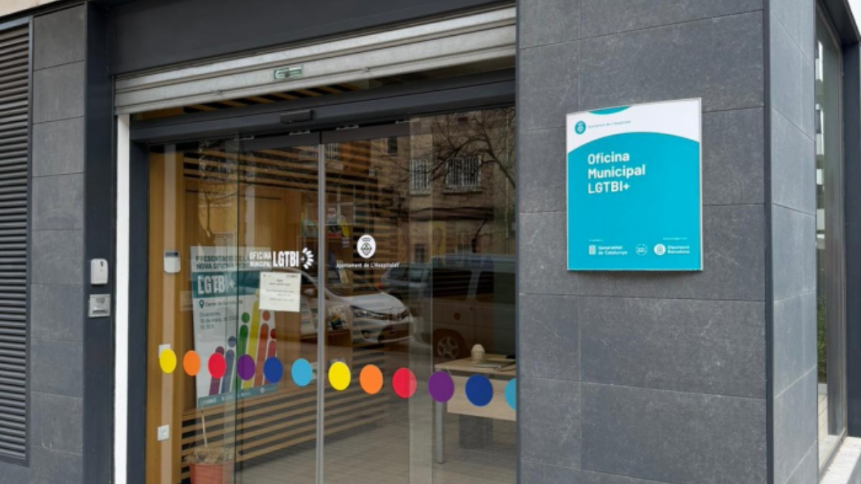 Sede de la Oficina Municipal LGTBI+ de L'Hospitalet de Llobregat en la calle de Sanfeliu. Ayuntamiento de L'Hospitalet 