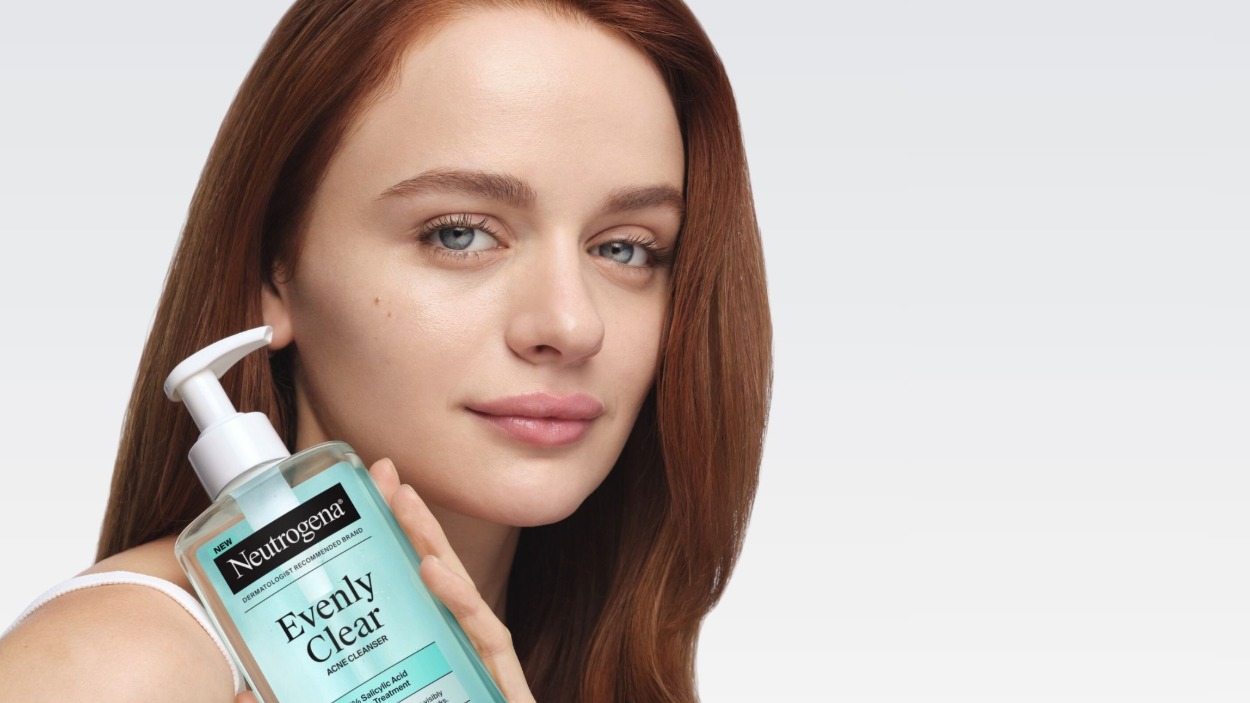 Joey King por Neutrogena