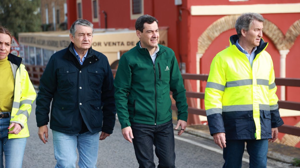 Presidente del PP, Alberto Núñez Feijóo, visita Jerez, acompañado de Antonio Sanz y el presidente de la Junta, Moreno Bonilla / EP