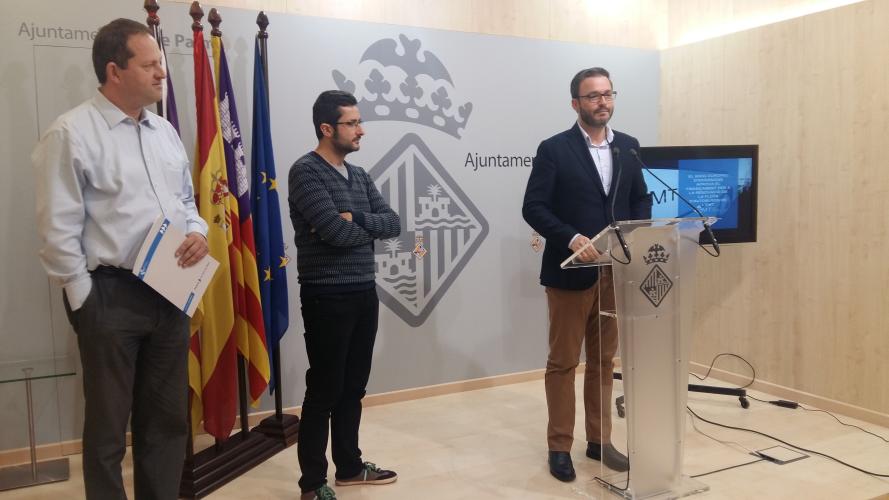El alcalde de Palma, José Hila presentó los datos de renovación de la flota de autobuses municipales.