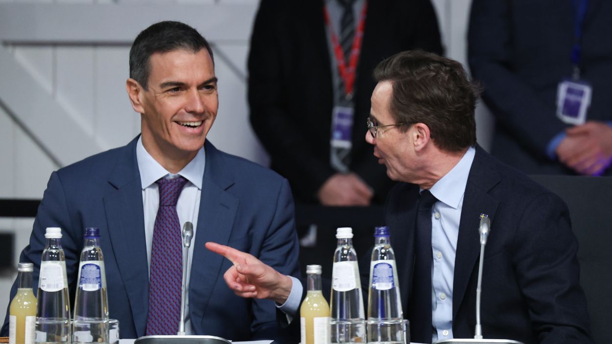 El presidente del Gobierno, Pedro Sánchez, junto al presidente de Suecia, Ulf Kristersson, durante la reflexión informal de los dirigentes de la UE, en el Castillo de Alden Biesen, en Bélgica. EP.