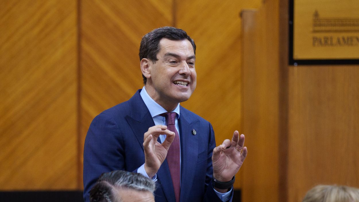 El Presidente de la Junta de Andalucía, Juanma Moreno, en una sesión de control / EP