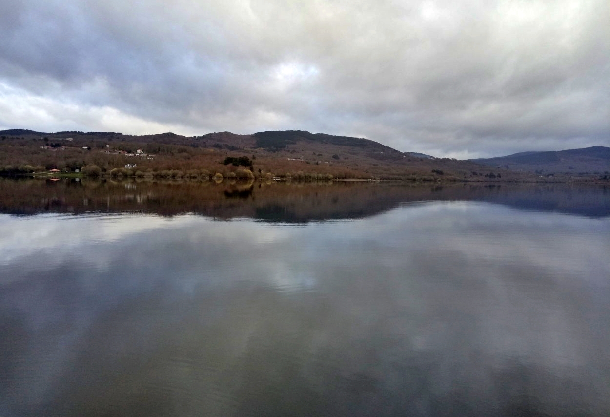 La sentencia sobre la situación del embalse de As Conchas, en la imagen, es "pionera" para la asociación Amigas de la Tierra (Foto: Europa Press).