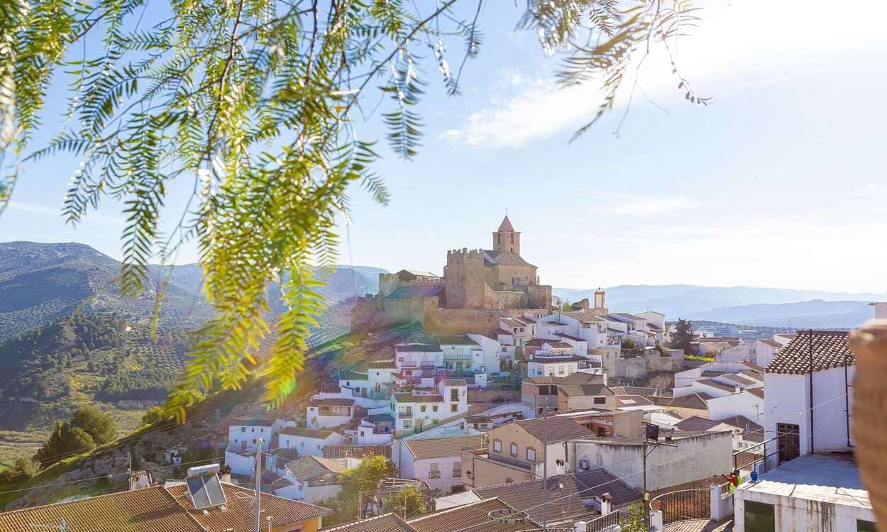 Iznájar, un rincón de Córdoba donde el amor se pasea entre miradores, calles empedradas y luz dorada. TURISMO DE SUBBÉTICA