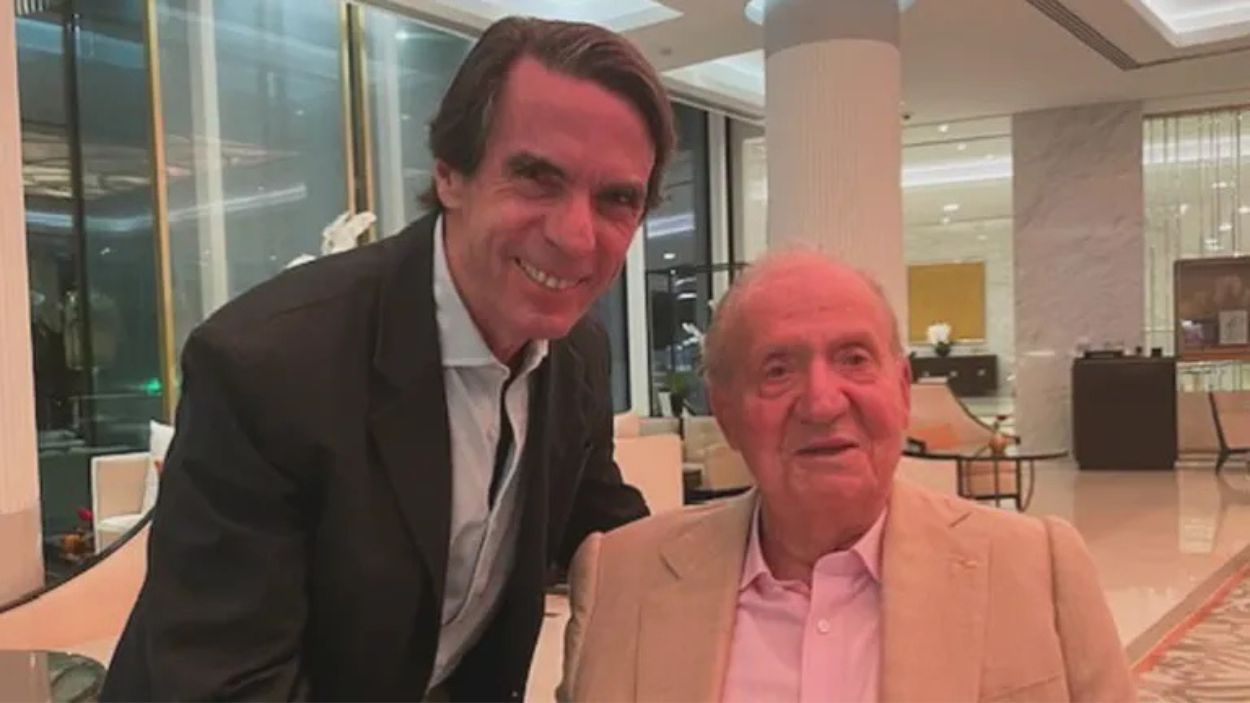 El rey emérito junto a José María Aznar. Instagram.