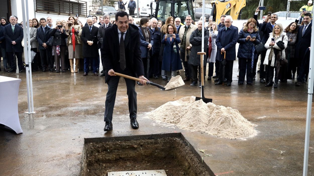 El presidente de la Junta de Andalucía, Juanma Moreno, participa en el acto de colocación de la primera piedra del nuevo Hospital Virgen de la Esperanza de Málaga / EP