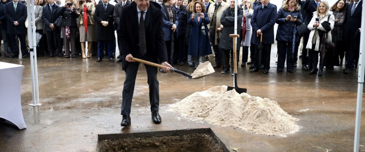 El ‘ciudadano anónimo’ de la carta a Sánchez por Adamuz cobró del SAS 4,8 millones con un ‘troceo’ masivo de contratos menores El ‘ciudadano anónimo’ de la carta a Sánchez por Adamuz cobró del SAS 4,8 millones con un ‘troceo’ masivo de contratos menores