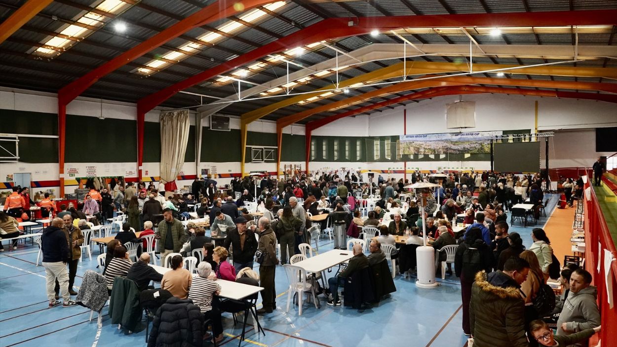 Imágenes de los vecinos desalojados de Grazalema en el polideportivo El Fuerte de Ronda / EP