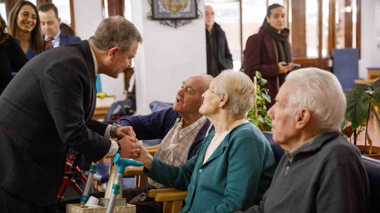 El presidente autonómico, Emiliano García-Page, inaugura la reforma de la Residencia de Mayores ´Avenida de Barber´ y el Centro de Mayores ´Toledo II´. JCCM.