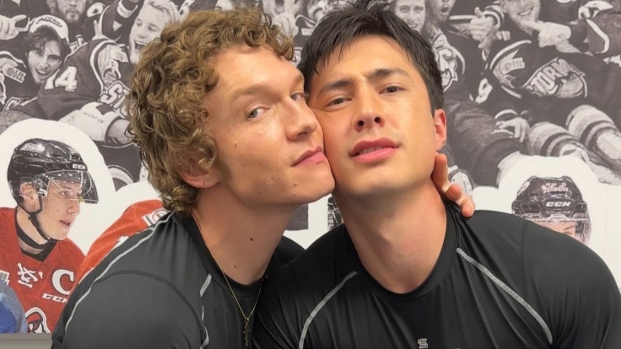 Hudson Williams y Connor Storrie