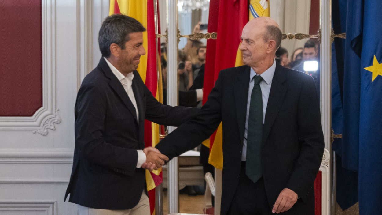 El director de la Agencia de Prevención y Lucha contra el Fraude y la Corrupción de la Comunitat Valenciana, Eduardo Beut, en su toma de posesión junto a Carlos Mazón. EP.