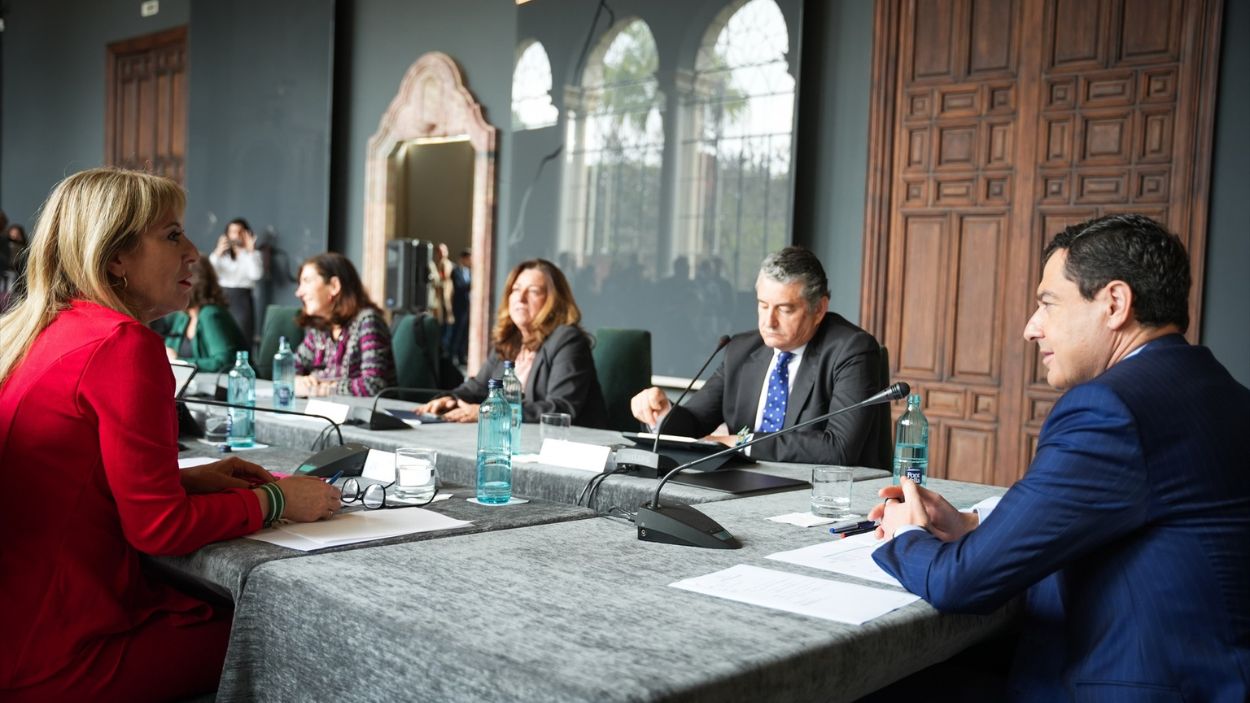 El presidente de la Junta de Andalucía, Juanma Moreno (1d), preside la reunión del Comité de Evaluación de Daños y presenta el Plan Andalucía Actúa / EP