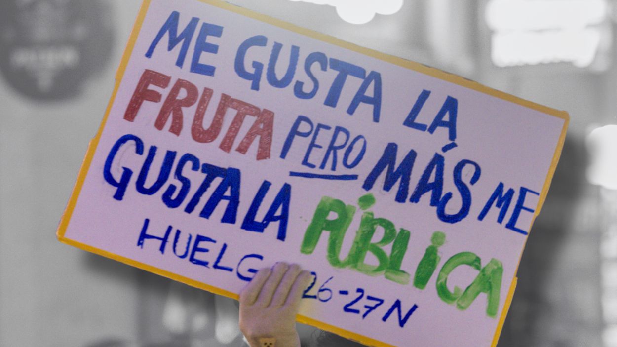 Pancarta de una manifestación universitaria por la educación pública, a 27 de noviembre de 2025, en Madrid. EP.